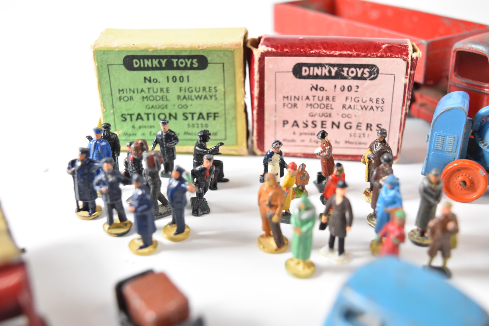 A collection of Dinky and Corgi diecast model vehicles and figures to include Dinky Miniatures, - Image 2 of 6