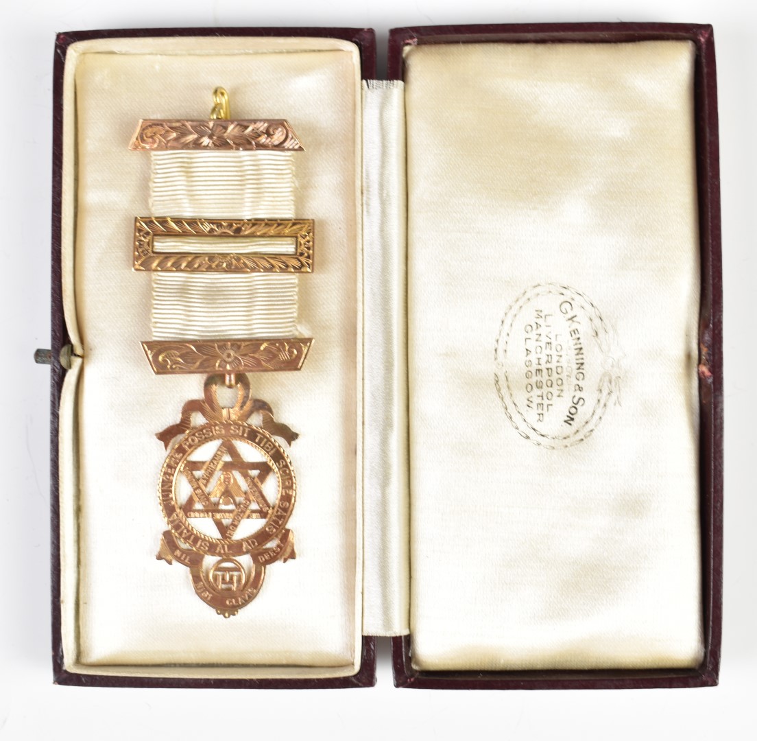 Masonic 9ct gold jewel or medal, in original box, weight 8.2g all in
