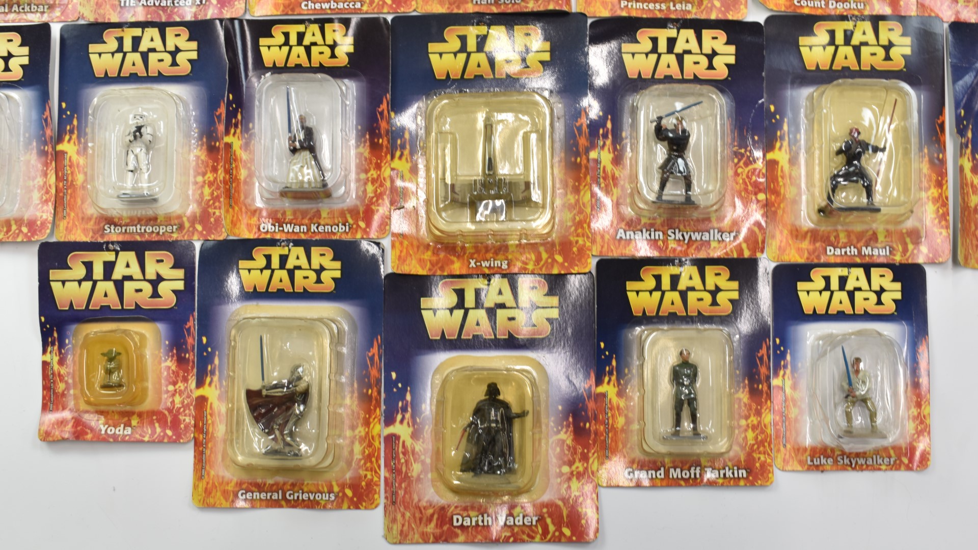 Twenty three Star Wars miniatures by DeAgostini together with a Kenner box set, collectible coins - Image 4 of 10