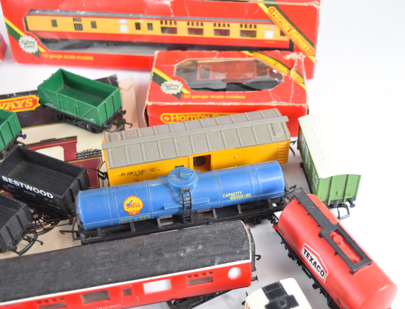 00 gauge model railway rolling stock comprising Tri-ang American style train, four boxed Hornby - Image 6 of 12