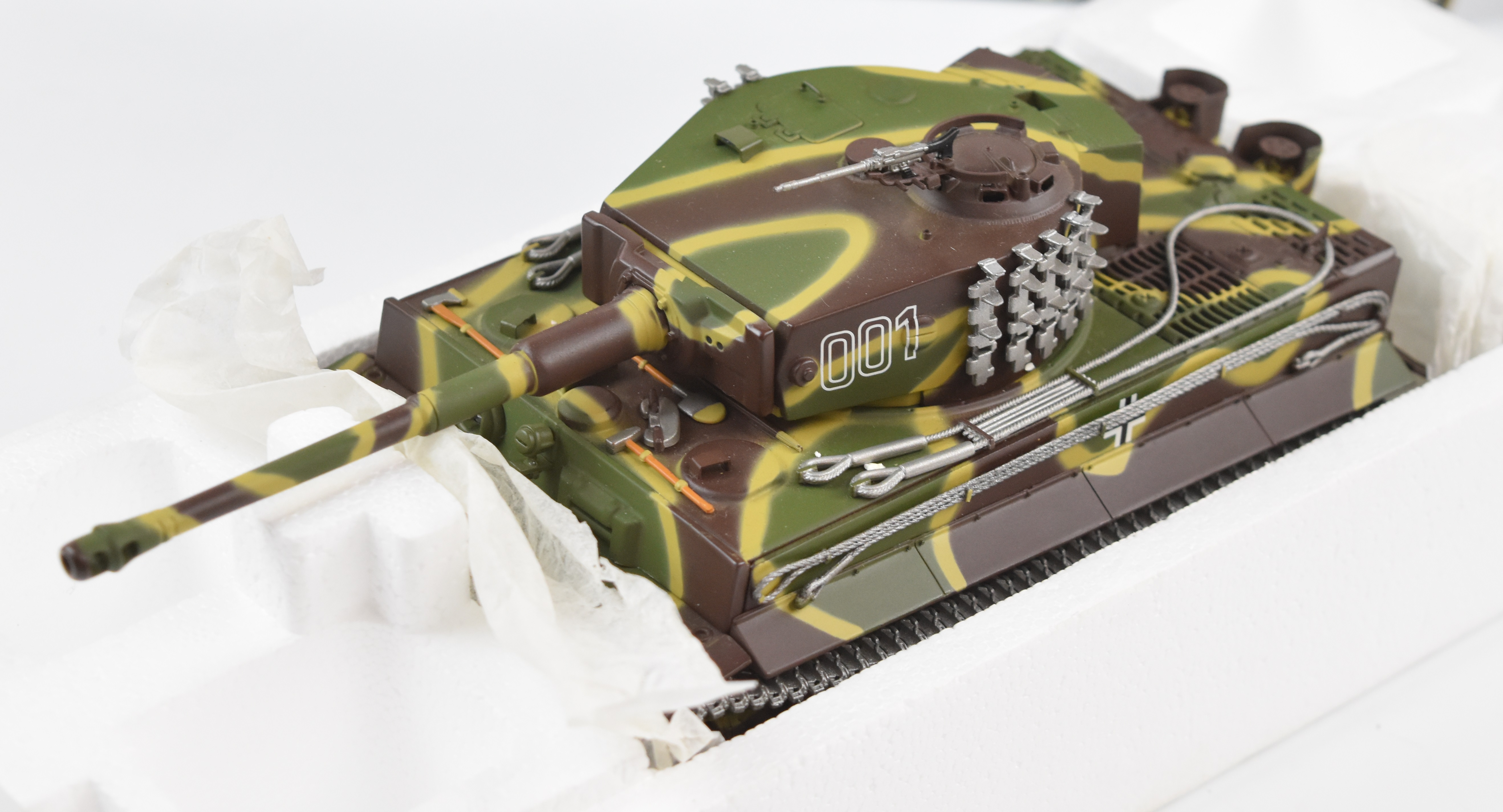 Three Minichamps 1:35 scale diecast model tanks comprising three variations of The - Image 4 of 7