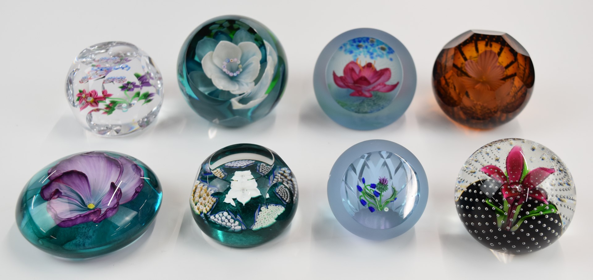 Eight Caithness glass paperweights comprising Butterfly Dream, Highland Spray, Waterlily - Bild 2 aus 4
