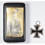 WW1 German Iron Cross medal, in fitted box with ribbon and photograph