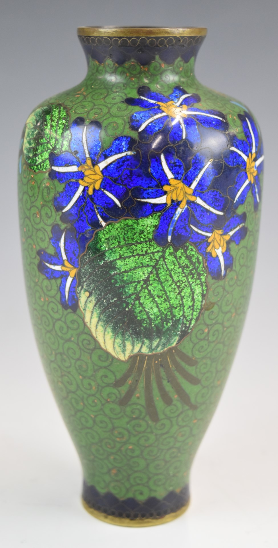 Chinese cloisonné vase with Ginbari style flower decoration, height 18cm