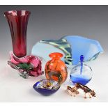 Ten pieces of clear and coloured glassware including Murano, flame / lamp work tigers, Isle of
