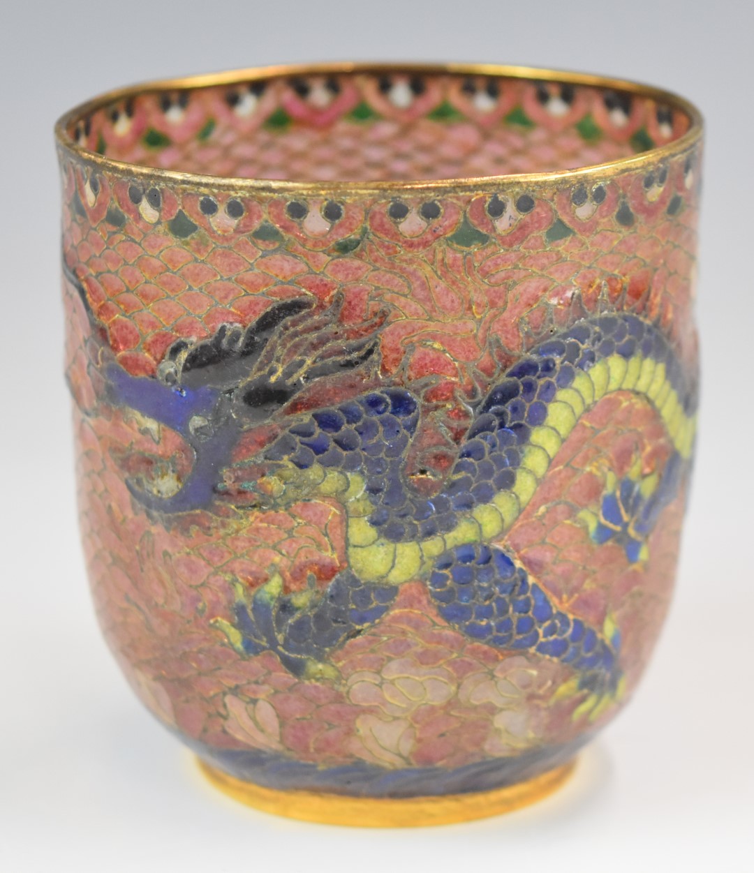 Chinese plique a jour beaker with dragon decoration, height 8cm - Image 2 of 2