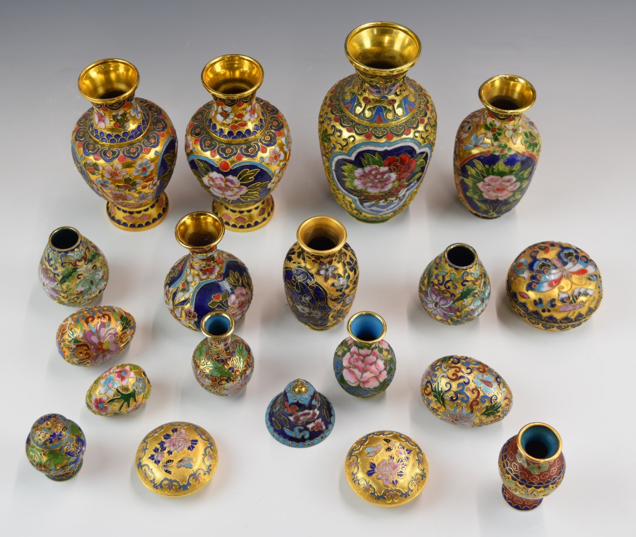 A collection of cloisonné ware with gilt decoration, tallest 17cm - Image 2 of 2