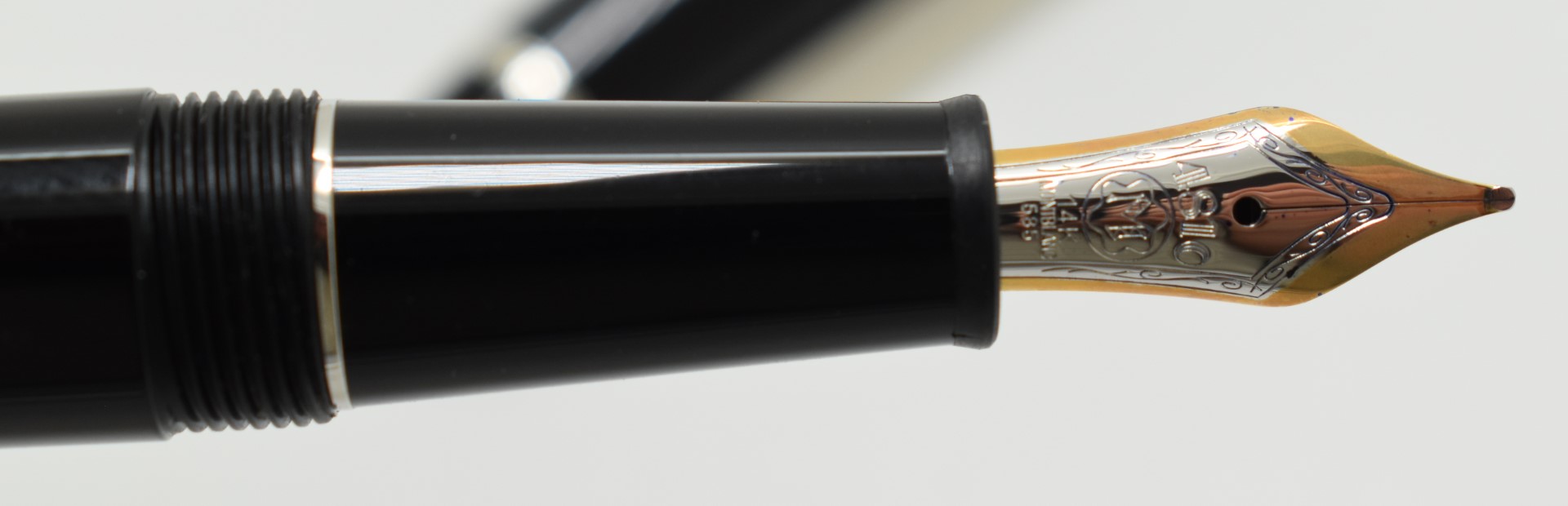 Montblanc Meisterstuck fountain pen with 14k gold nib marked 4810, in original box with service - Image 12 of 16