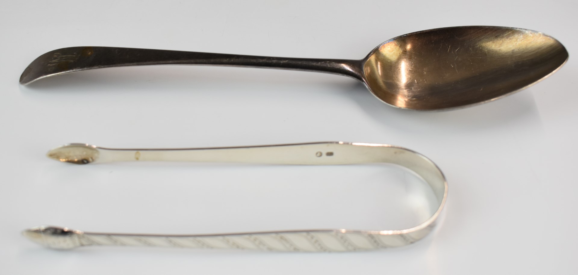 Hester Bateman Georgian hallmarked silver cutlery comprising pair of bright cut sugar nips, no