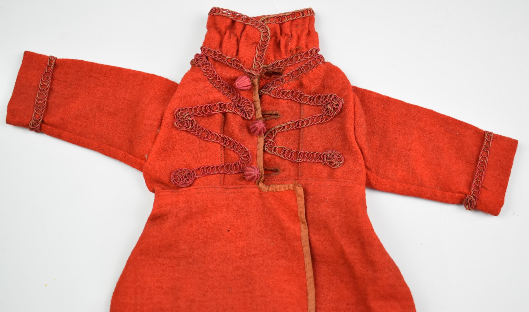 18th / 19thC woollen doll's dress with embroidered decoration and cloth buttons, length 45cm - Image 3 of 6