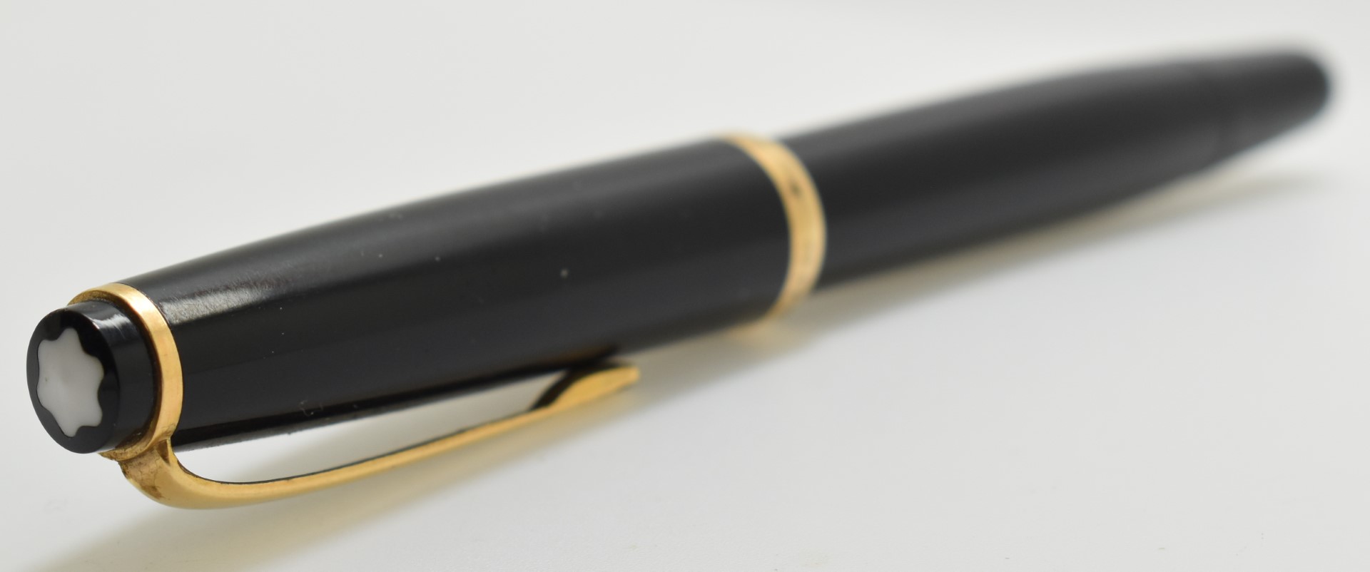 Montblanc 342 fountain pen with number 2 nib, black resin body and gold plated fittings, in original - Image 6 of 10