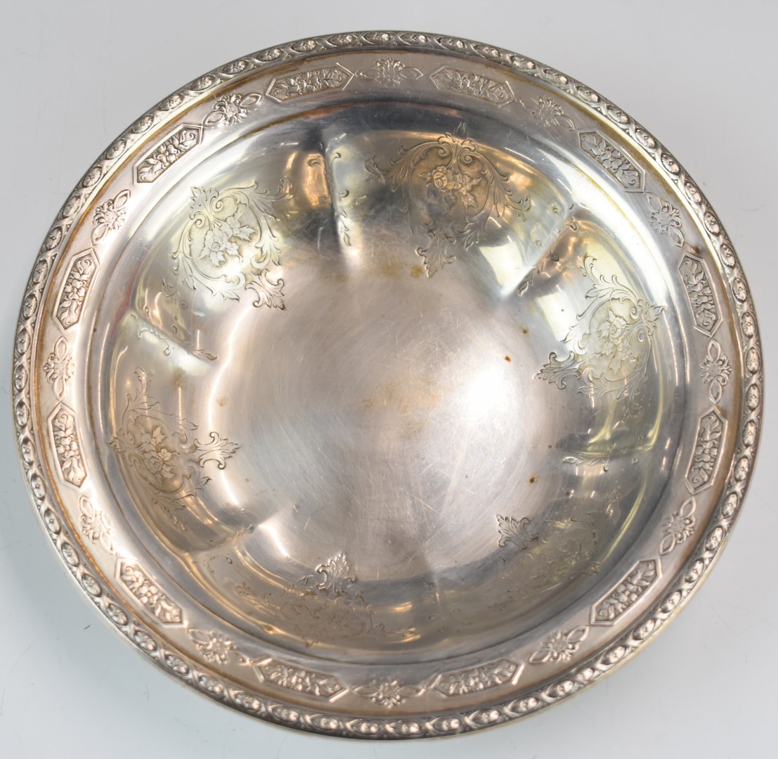 American silver bowl of lobed design, marked to base Louis XIV by Towle sterling 626, diameter 15cm, - Image 2 of 4