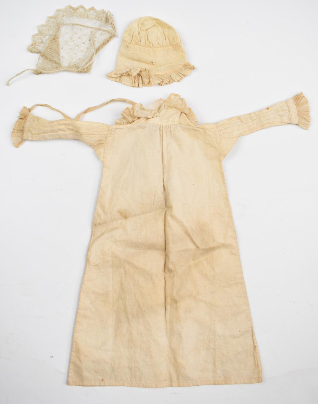 18th/19thC silk doll's dress and bonnet with ruffed trim to cuffs and neckline, length 30cm - Image 9 of 10