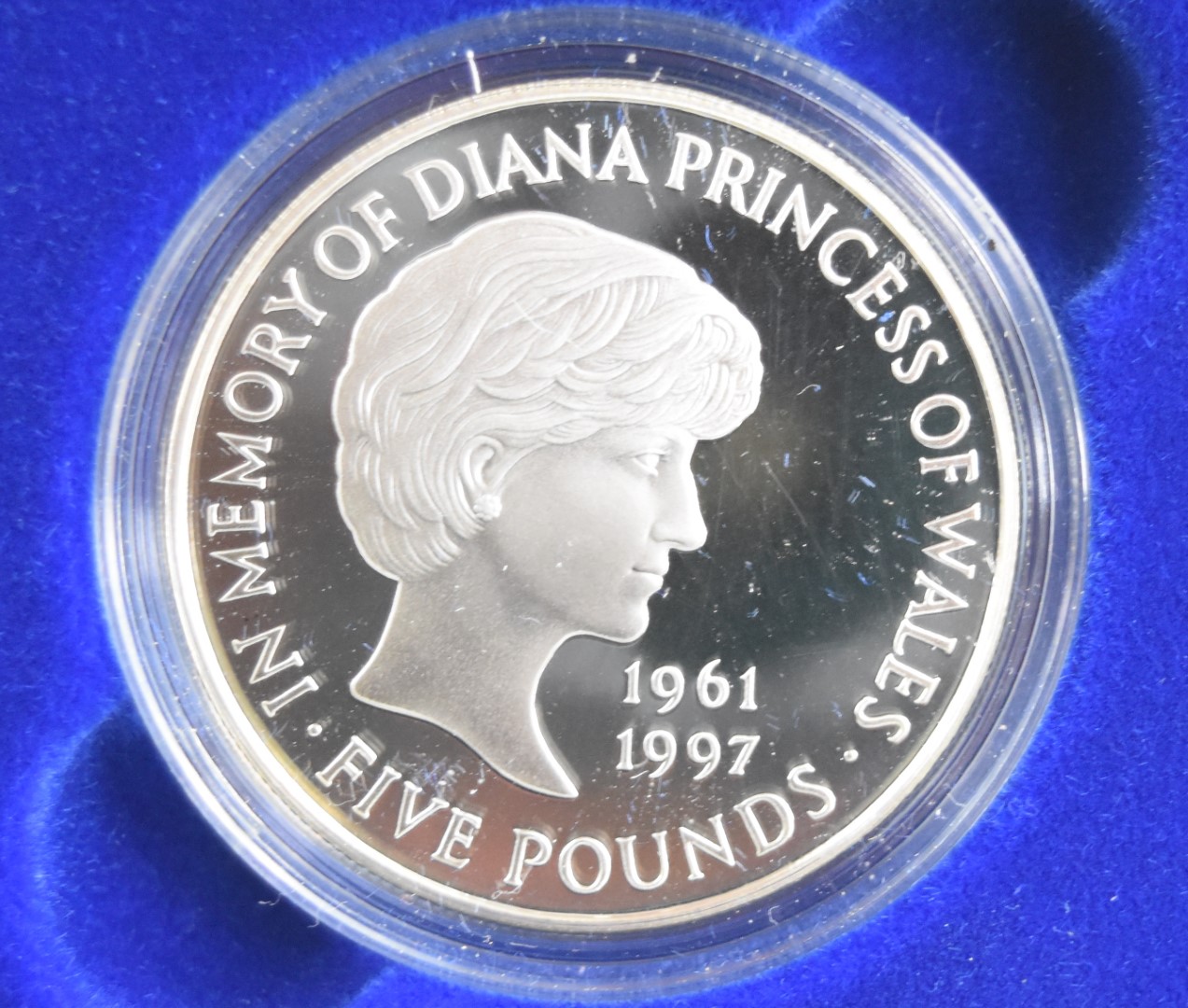 Four Royal Mint silver proof Royal commemorative crowns comprising a Queen Mother Centenary - Image 3 of 5