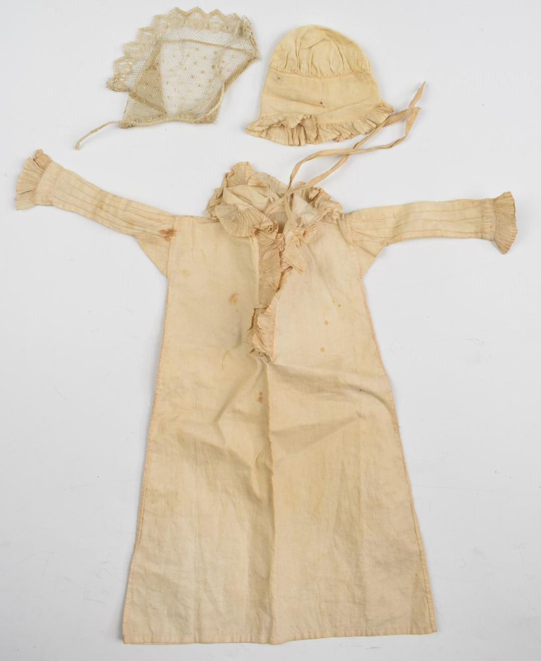 18th/19thC silk doll's dress and bonnet with ruffed trim to cuffs and neckline, length 30cm - Image 2 of 10