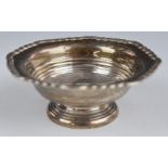 Walker & Hall Art Deco hallmarked silver pedestal bowl or bon bon dish, Sheffield 1937, diameter