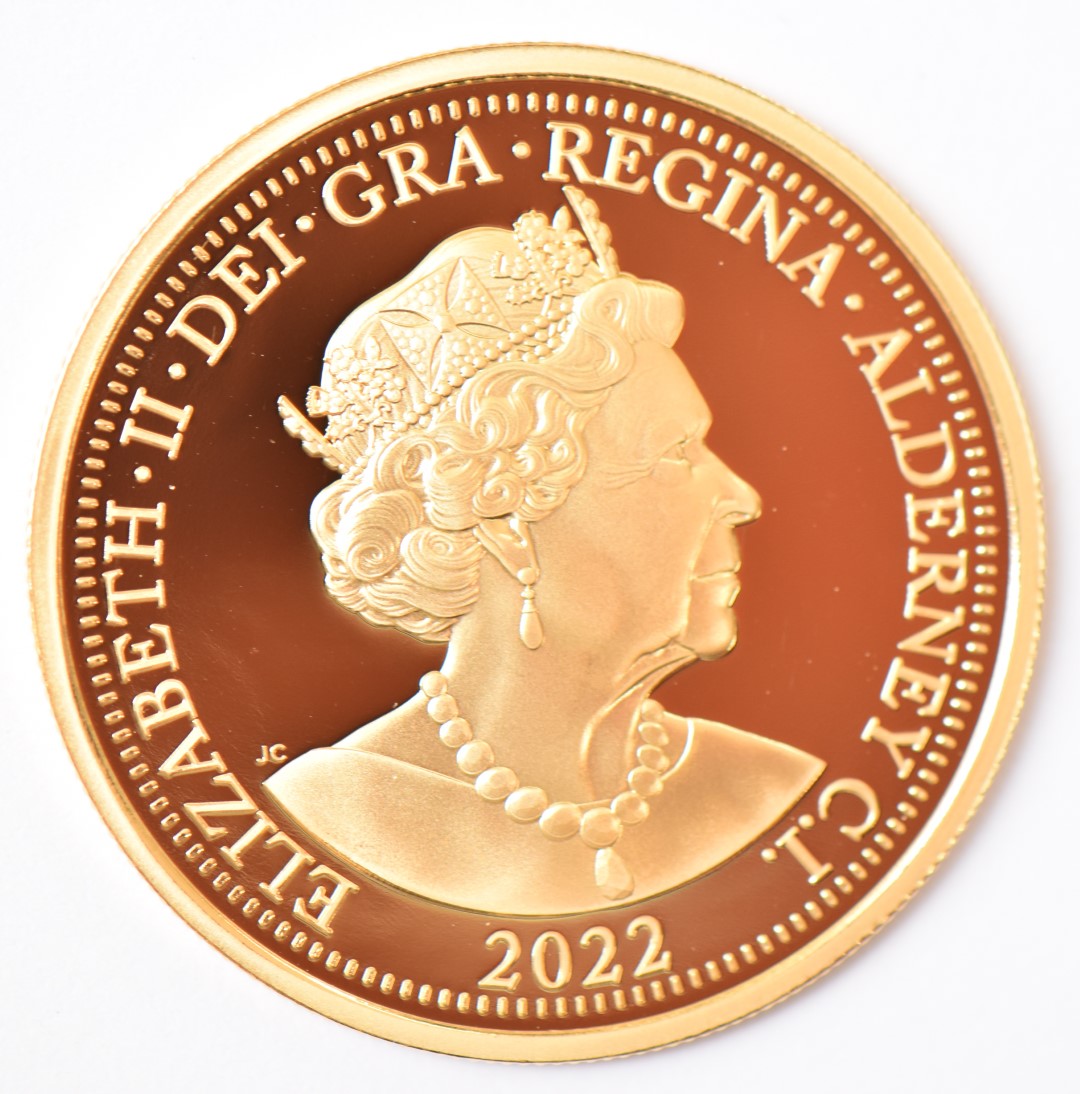 Jubilee Mint 2022 gold proof £2 coin commemorating Remembrance Day, obverse Queen Elizabeth II - Image 3 of 3