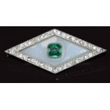 Belle Epoque 18ct gold brooch set with chalcedony, a cushion cut emerald of approximately 0.7ct