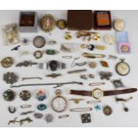 A collection of jewellery, brooches including silver 1821 crown, Victorian silver, silver set with