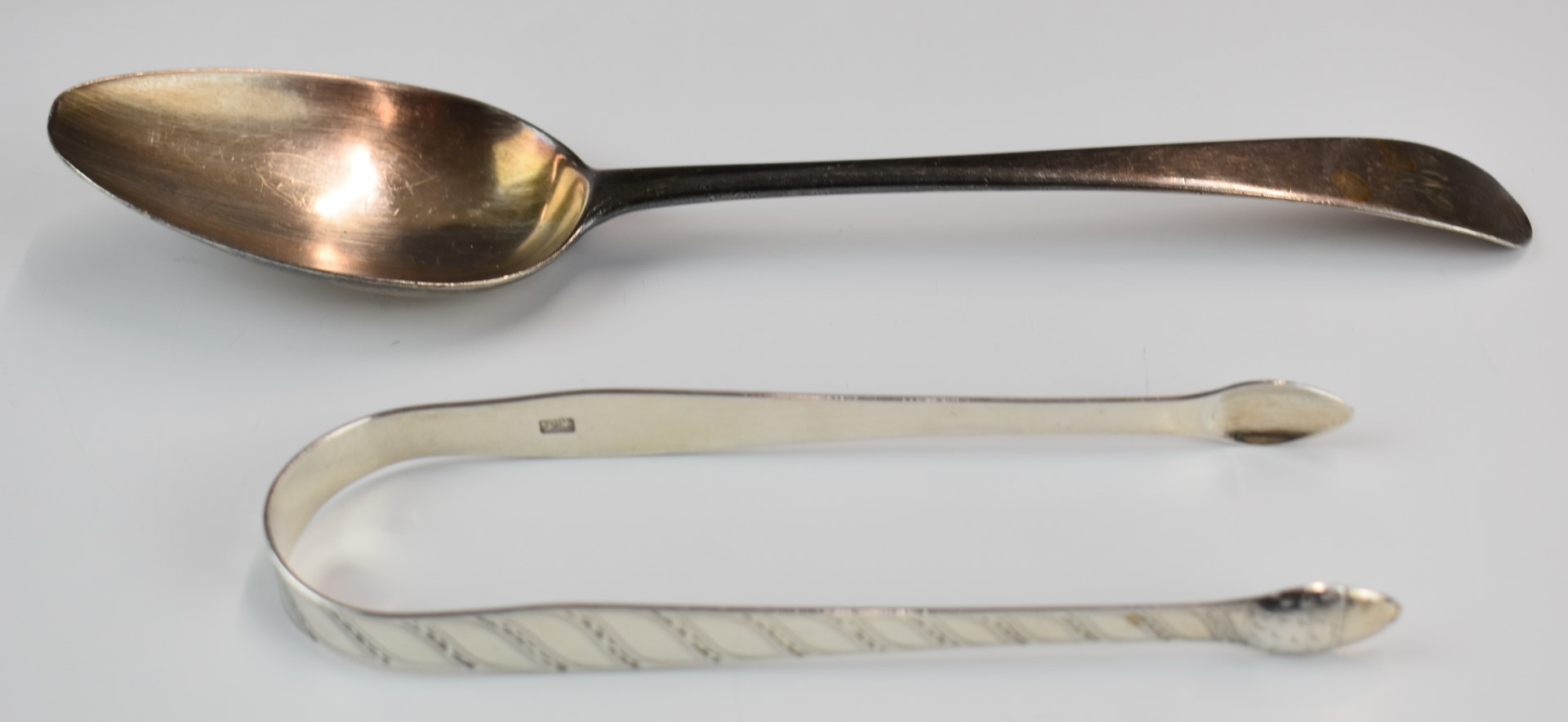 Hester Bateman Georgian hallmarked silver cutlery comprising pair of bright cut sugar nips, no - Image 2 of 4