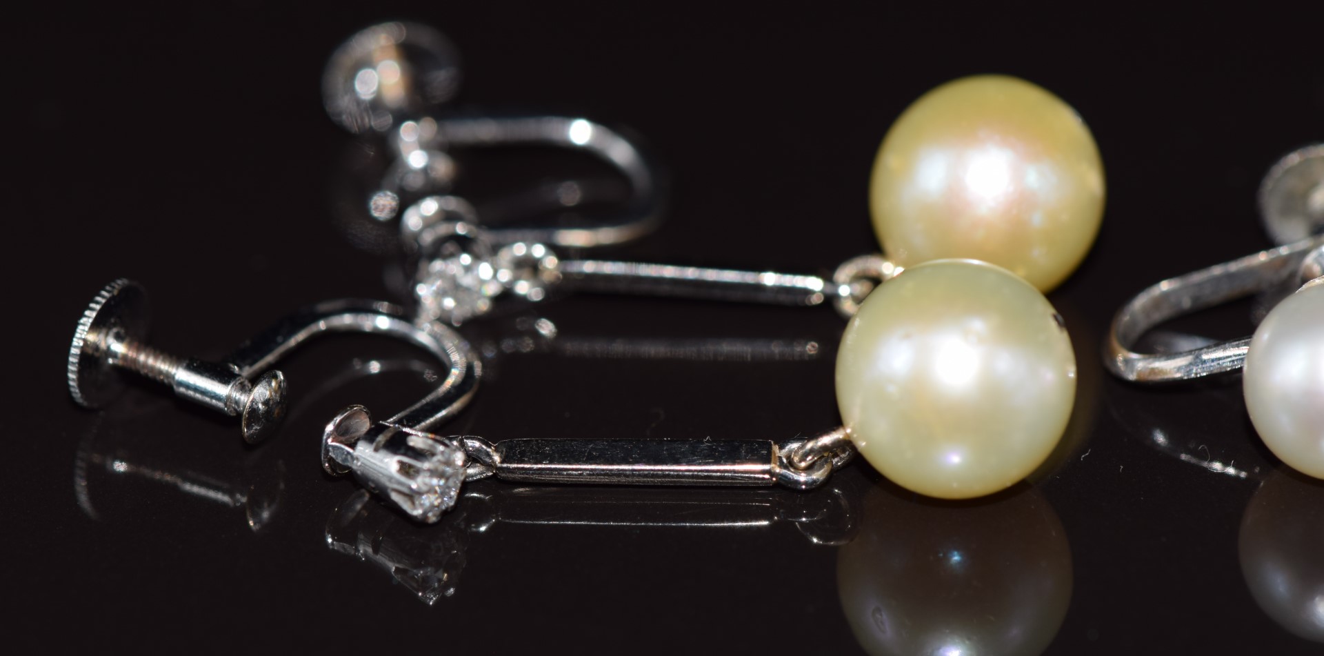 Two pairs of 9ct white gold earrings, one pair set with a diamond and pearl to each and the other - Image 2 of 3