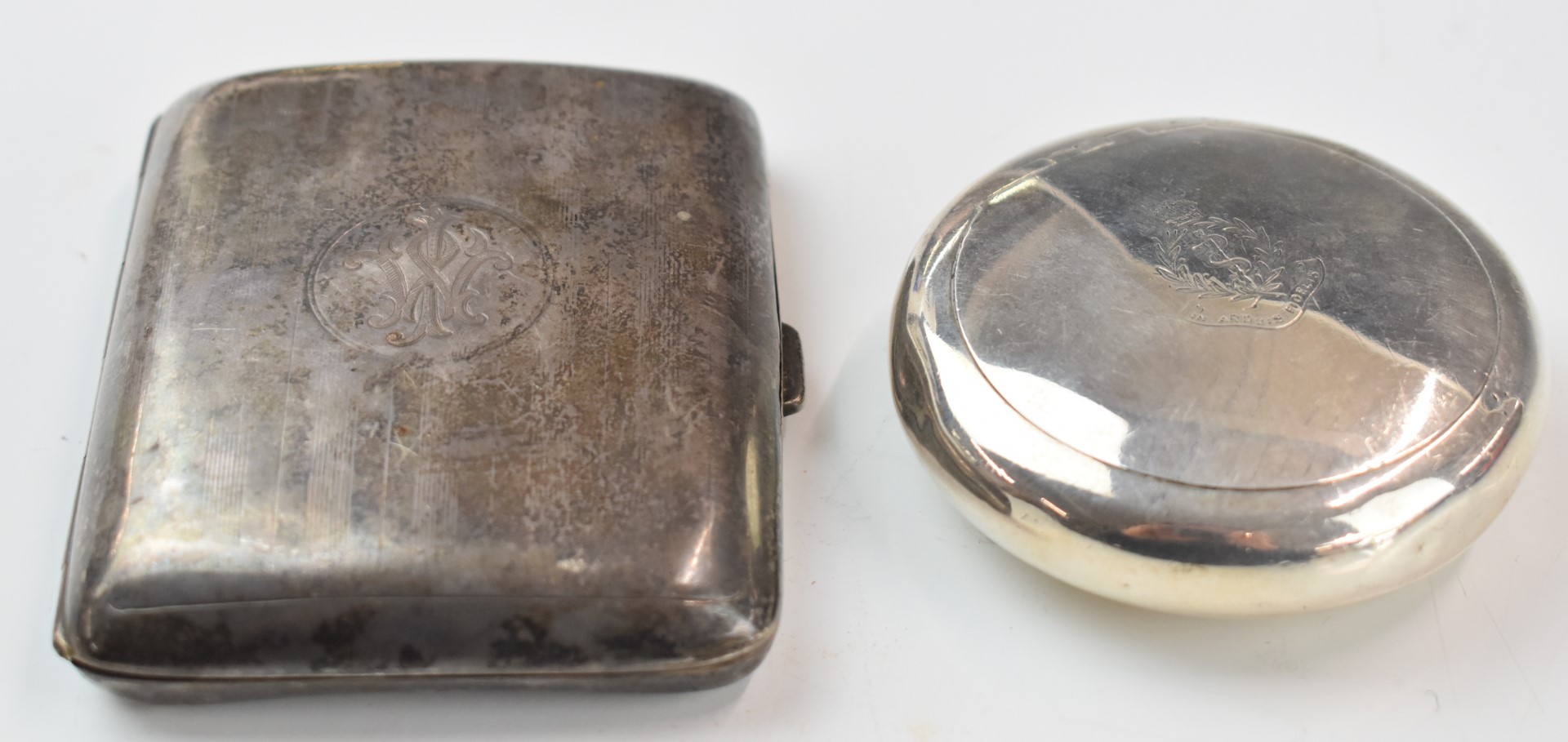 George V hallmarked silver squeeze to open snuff box, Birmingham 1911, maker Robert Pringle &