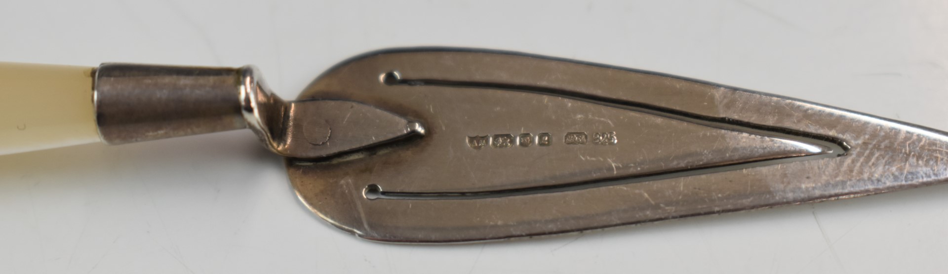 Small hallmarked silver items comprising two novelty bookmarks formed as trowels, Sampson Mordan & - Image 7 of 8
