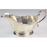 Mappin & Webb hallmarked silver sauce or gravy boat, Birmingham 1939, length 16cm, weight 171g