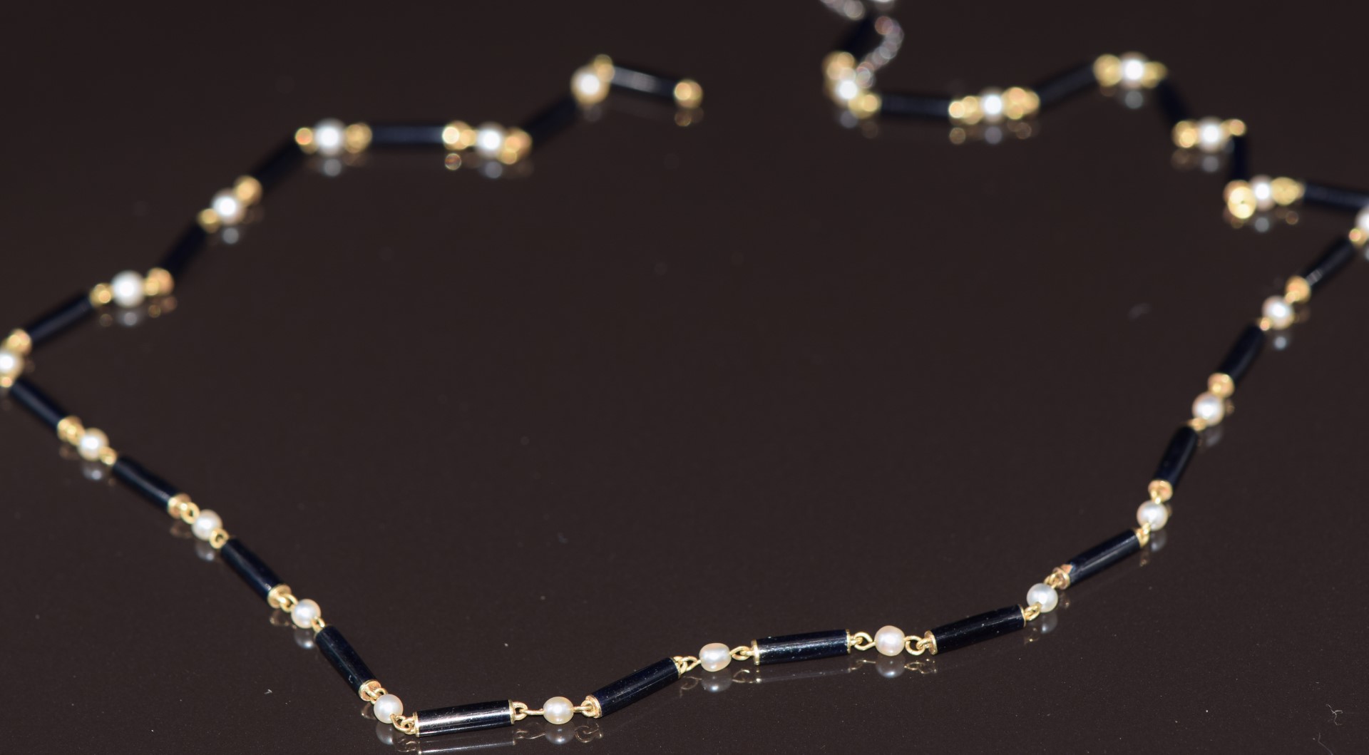 Victorian 9ct gold chain made up of alternating natural pearls and black enamel barrel links, 9. - Image 2 of 5
