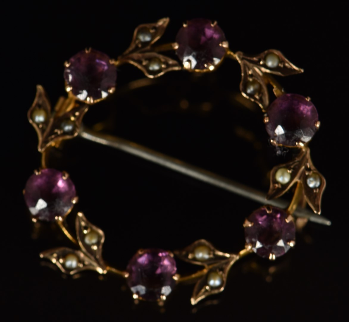 Four Edwardian 9ct gold brooches set with amethysts and seed pearls, 9.4g - Image 4 of 5