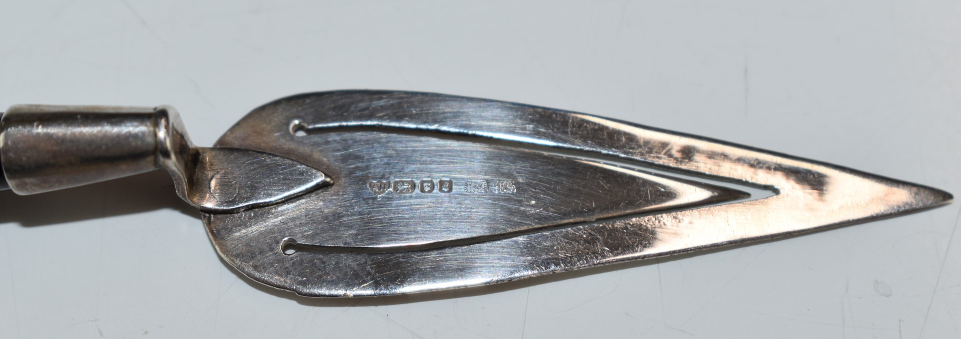 Small hallmarked silver items comprising two novelty bookmarks formed as trowels, Sampson Mordan & - Image 8 of 8