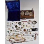A collection of costume jewellery including silver necklace, agate necklace, spider brooches, 9ct