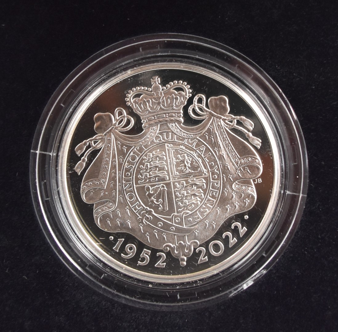 Royal Mint 2022 silver proof £5 coin to commemorate Queen Elizabeth II Platinum Jubilee, together - Image 4 of 4