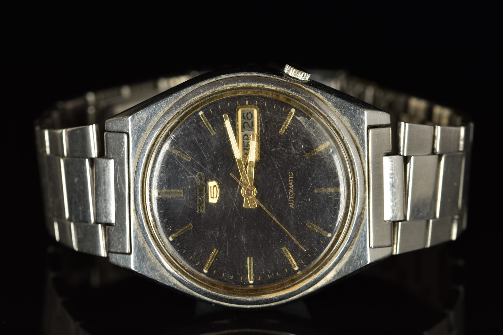 Seiko 5 gentleman's automatic wristwatch ref.7009-3140 with day and date aperture, luminous gold