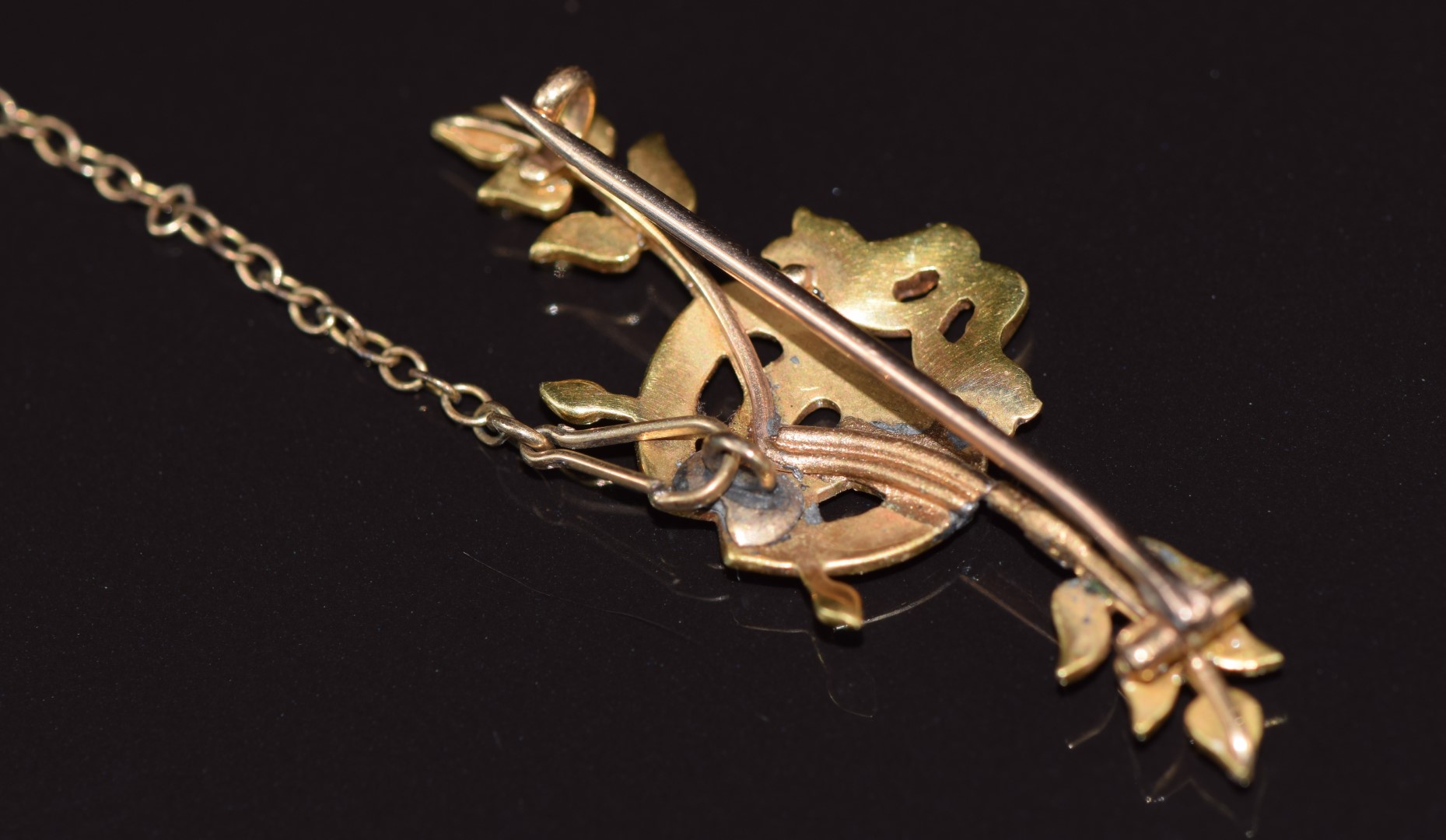 Edwardian 9ct gold brooch set with seed pearls in heart design, 4.7g 4.5x1.7 - Image 2 of 2