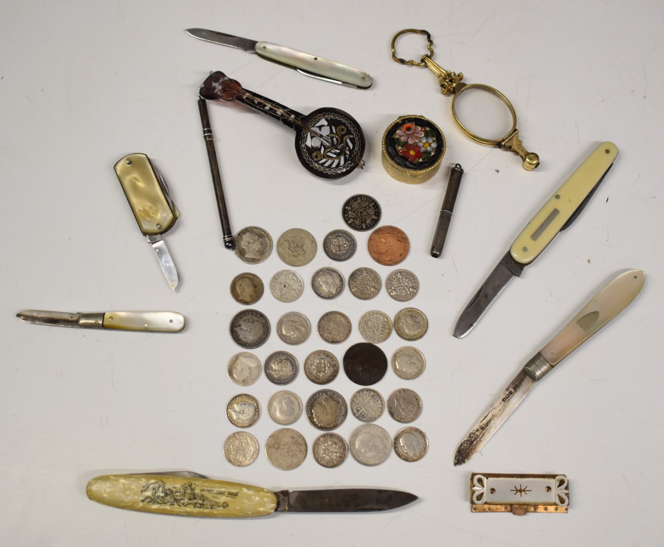 Collectables to include two hallmarked silver bladed and four further folding knives, some with