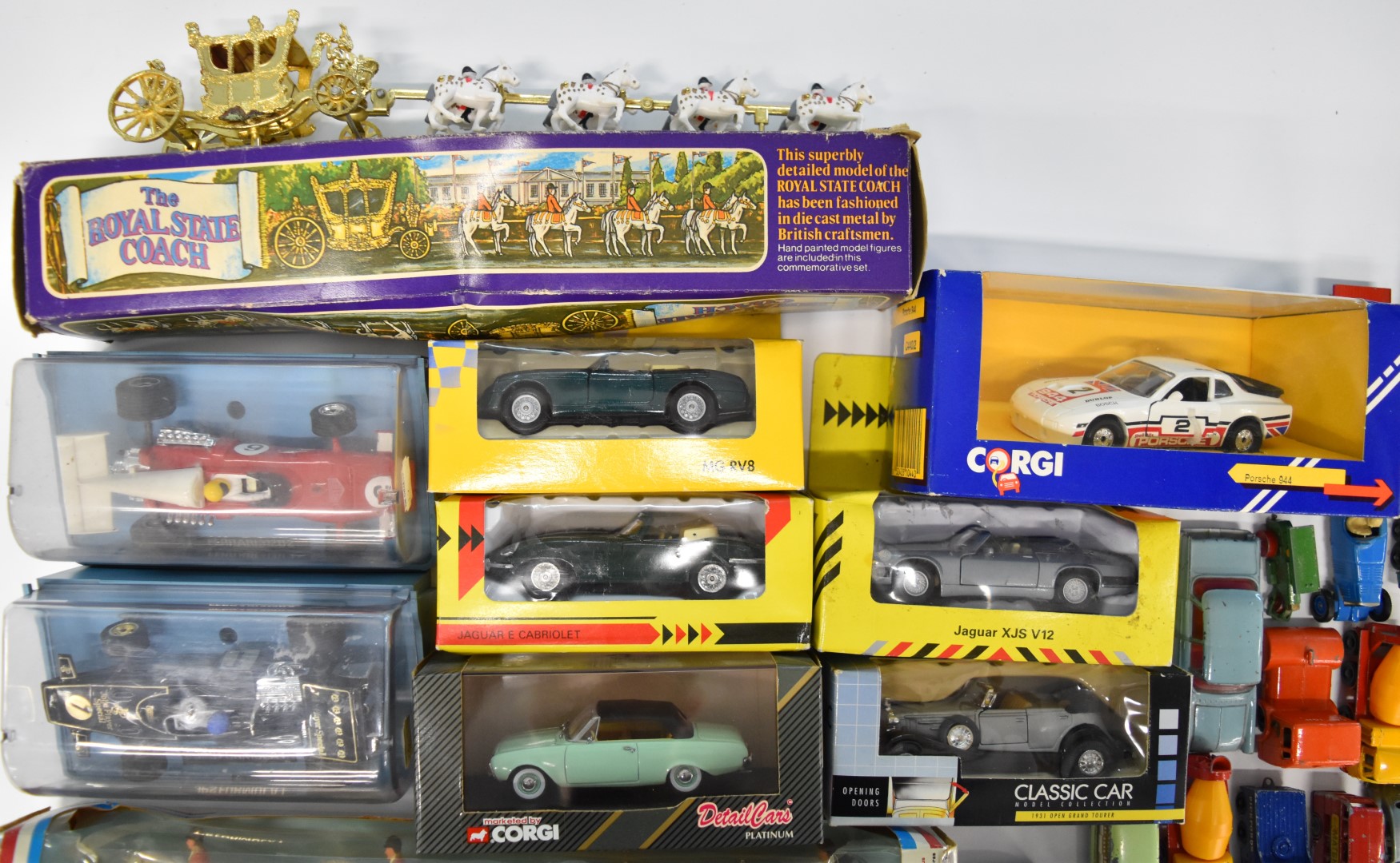 A collection of loose and boxed diecast model cars including Corgi, Dinky, Lesney Matchbox and - Image 6 of 7