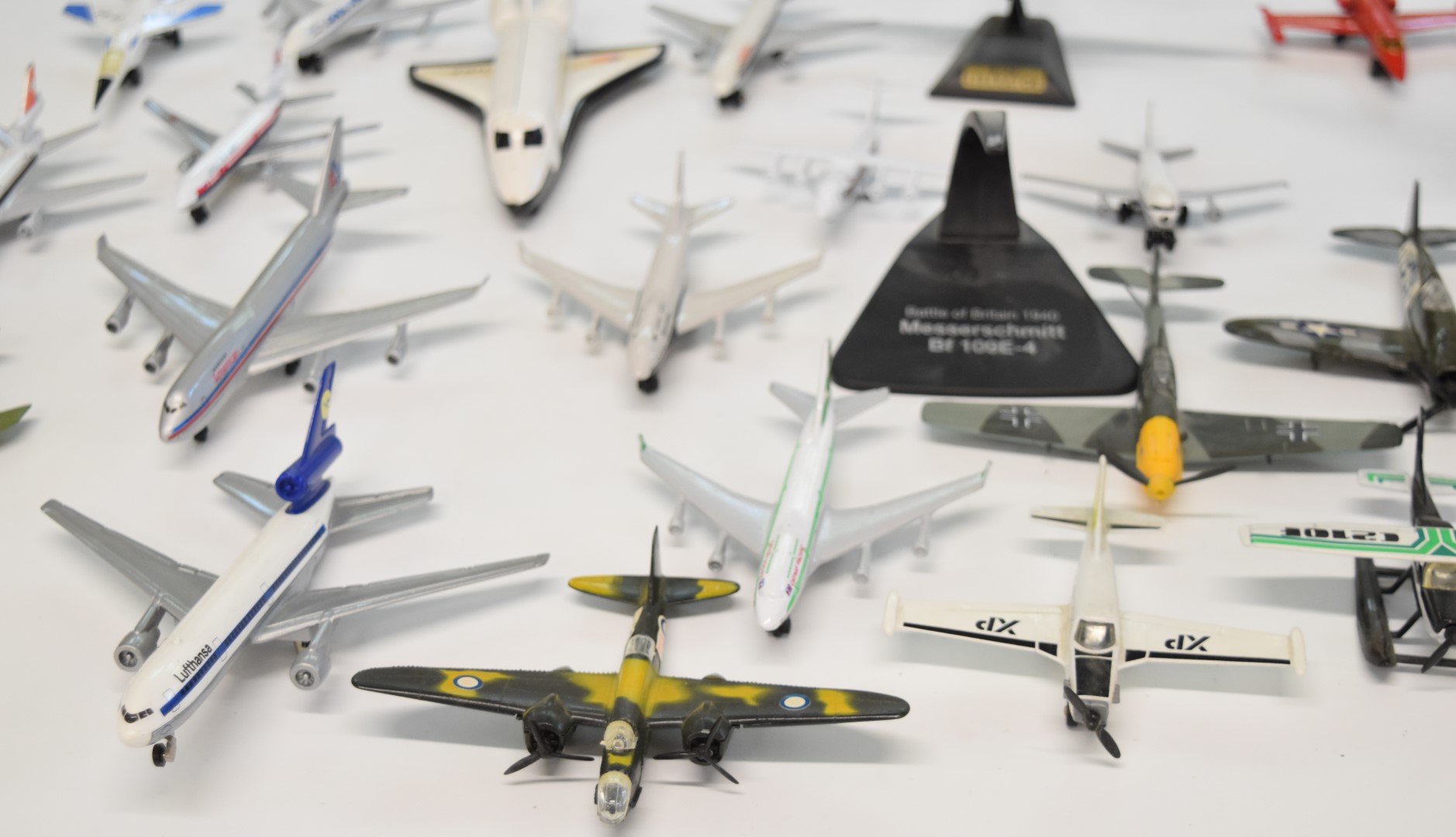 A collection of diecast and snap-fit model aircraft to include Matchbox, Corgi, Etrl etc - Image 7 of 10