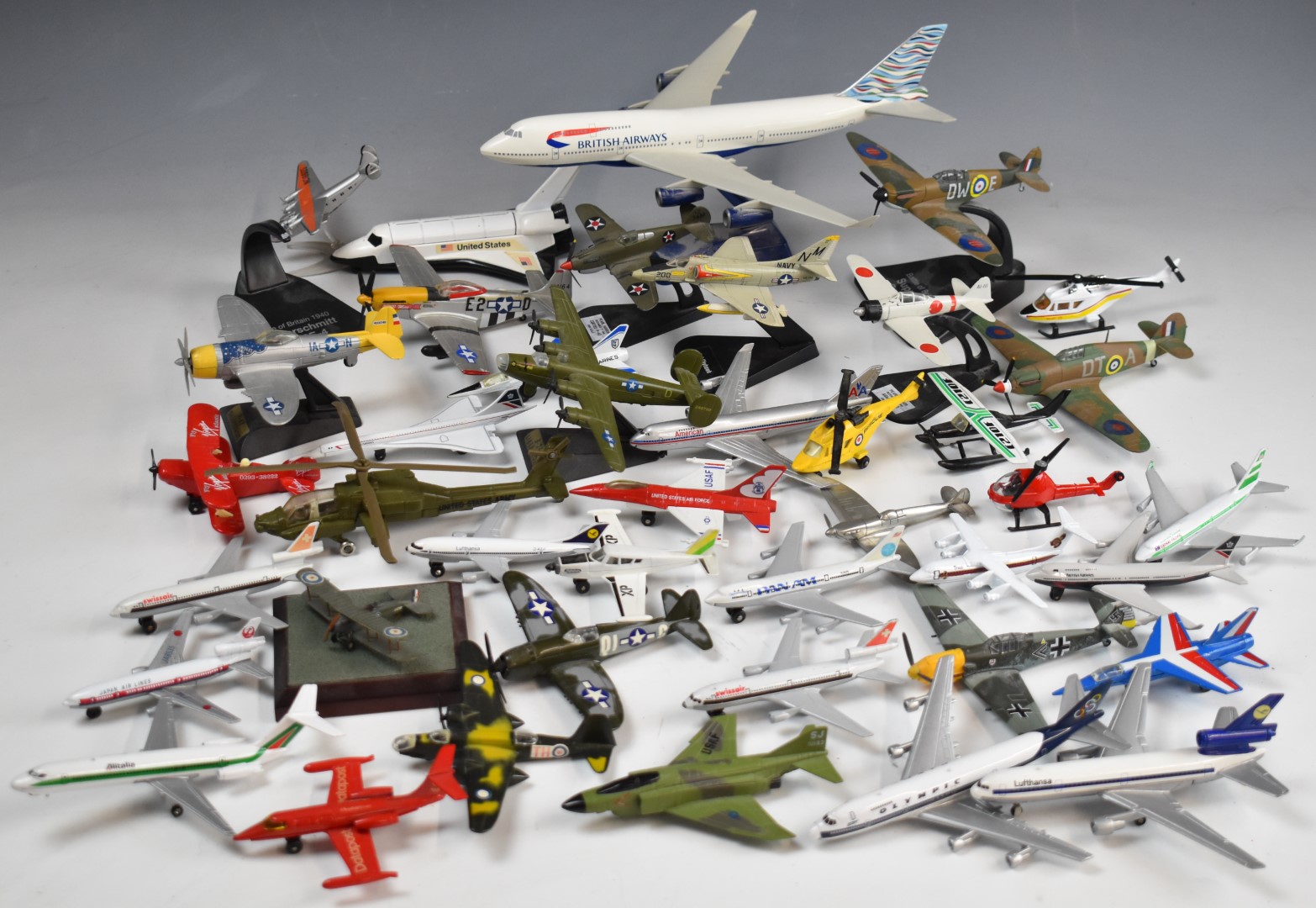 A collection of diecast and snap-fit model aircraft to include Matchbox, Corgi, Etrl etc