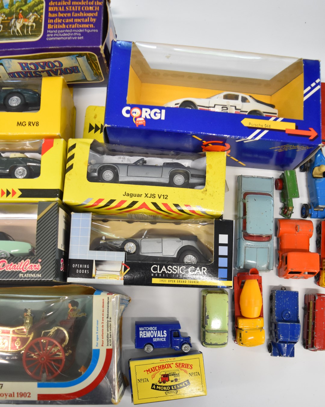 A collection of loose and boxed diecast model cars including Corgi, Dinky, Lesney Matchbox and - Image 7 of 7