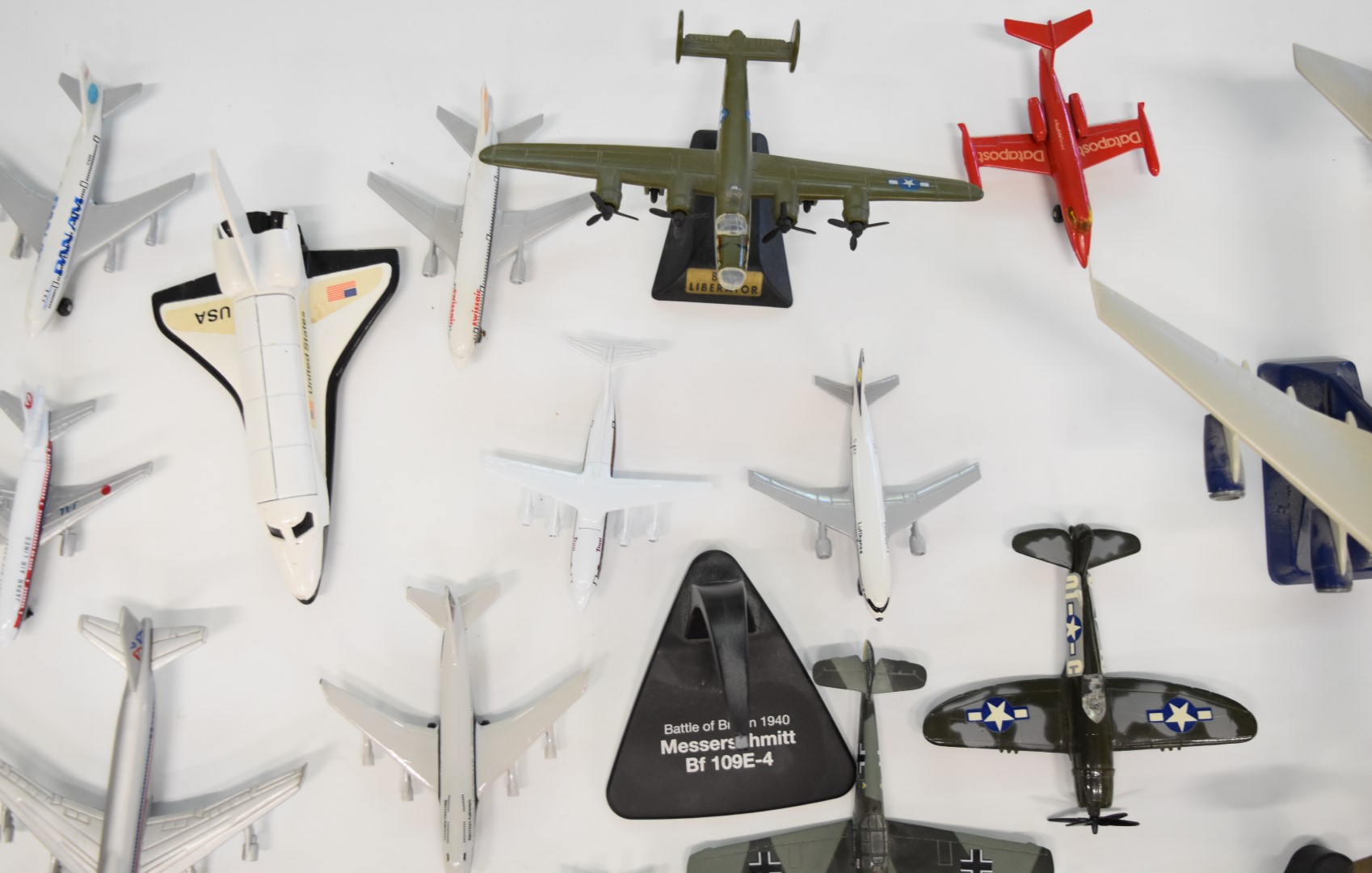 A collection of diecast and snap-fit model aircraft to include Matchbox, Corgi, Etrl etc - Image 10 of 10