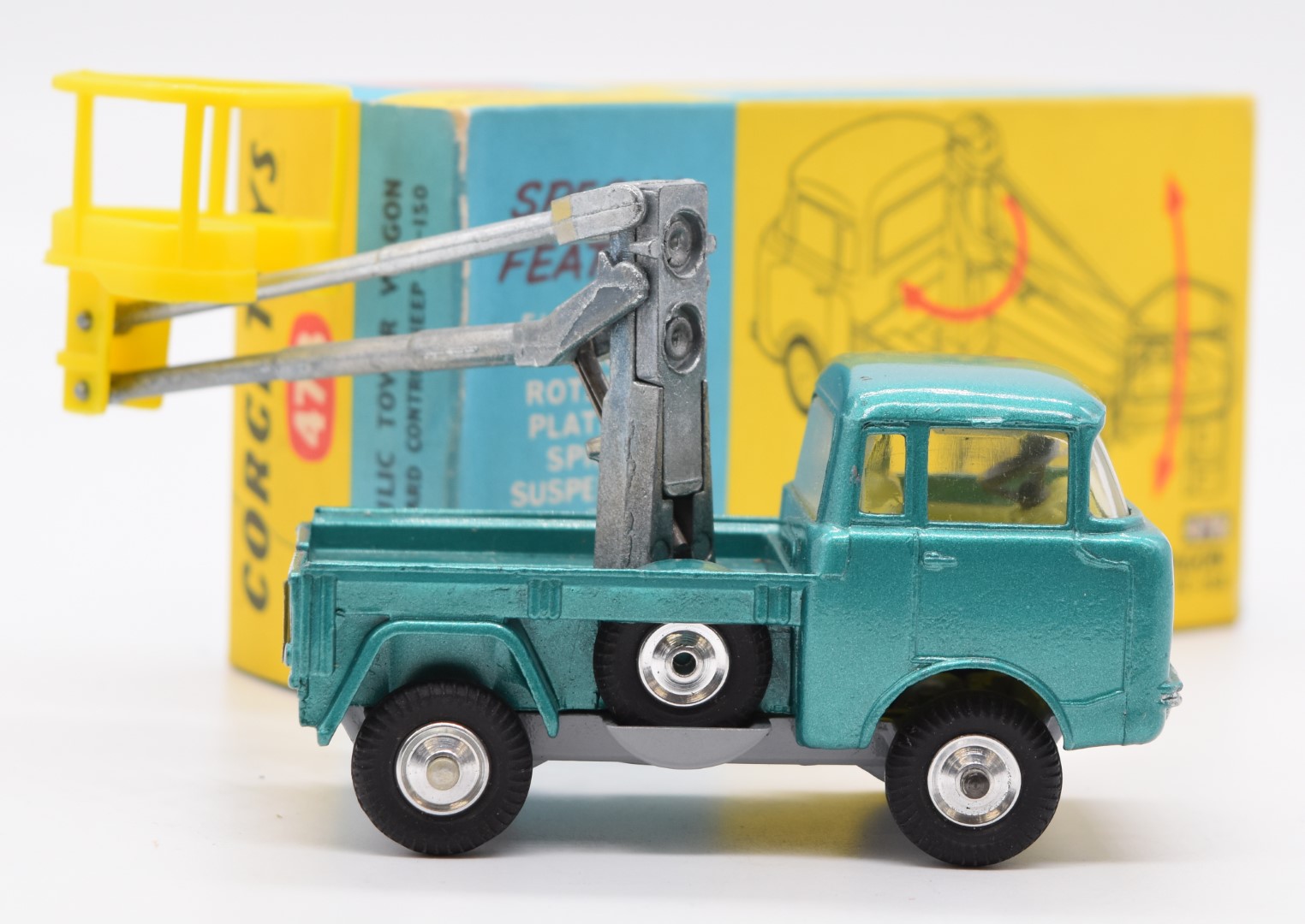 Corgi Toys diecast model Hydraulic Tower Wagon with metallic green body, yellow basket, cream - Image 4 of 5