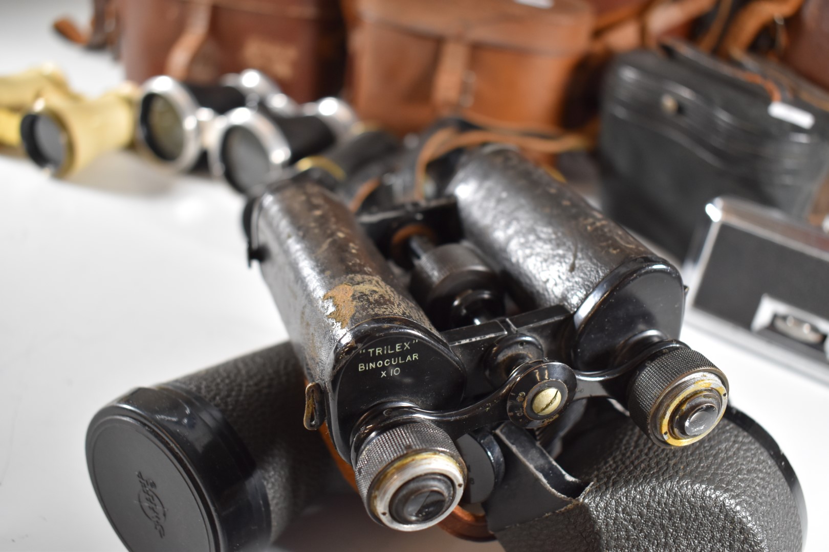 Eight various pairs of binoculars to include Swift 8.5 x 44, Dollond opera or horse glasses, bone - Image 6 of 11