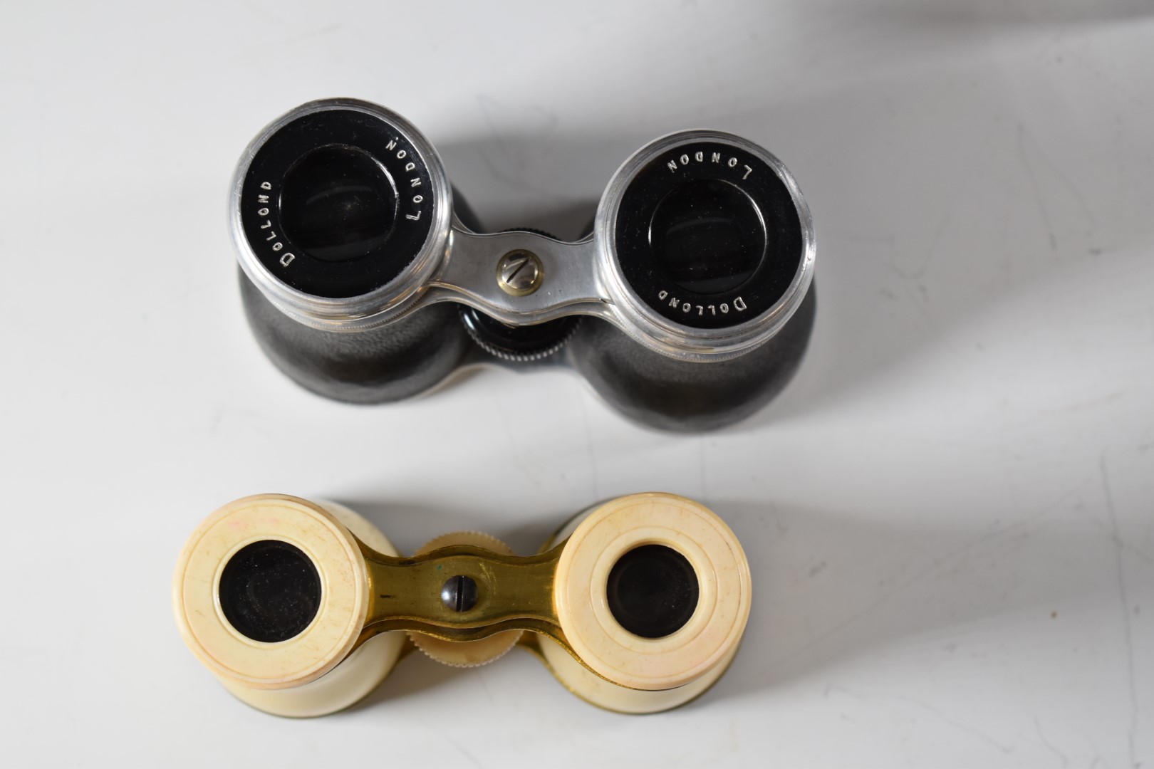 Eight various pairs of binoculars to include Swift 8.5 x 44, Dollond opera or horse glasses, bone - Image 10 of 11