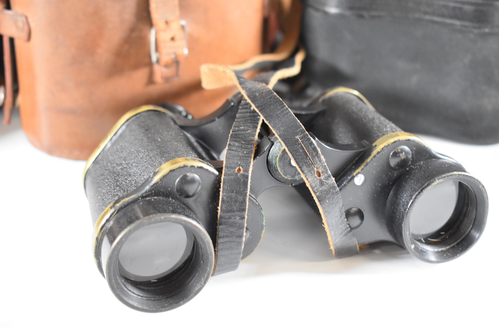 Eight various pairs of binoculars to include Swift 8.5 x 44, Dollond opera or horse glasses, bone - Image 11 of 11
