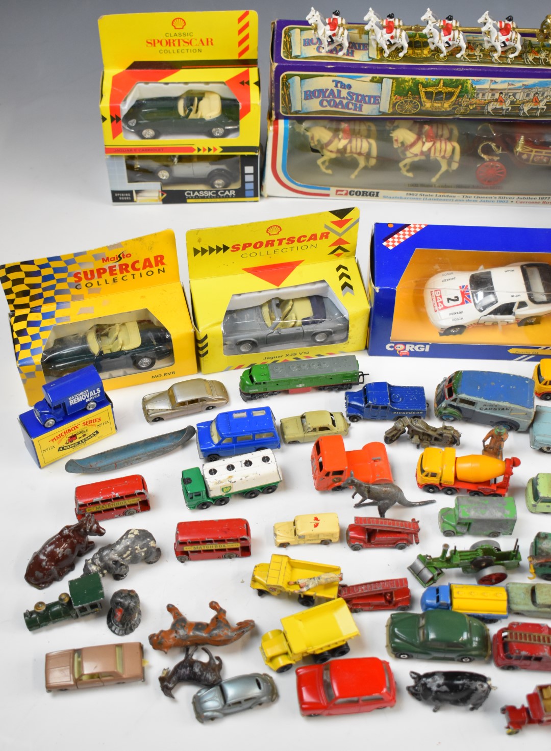 A collection of loose and boxed diecast model cars including Corgi, Dinky, Lesney Matchbox and - Image 3 of 7