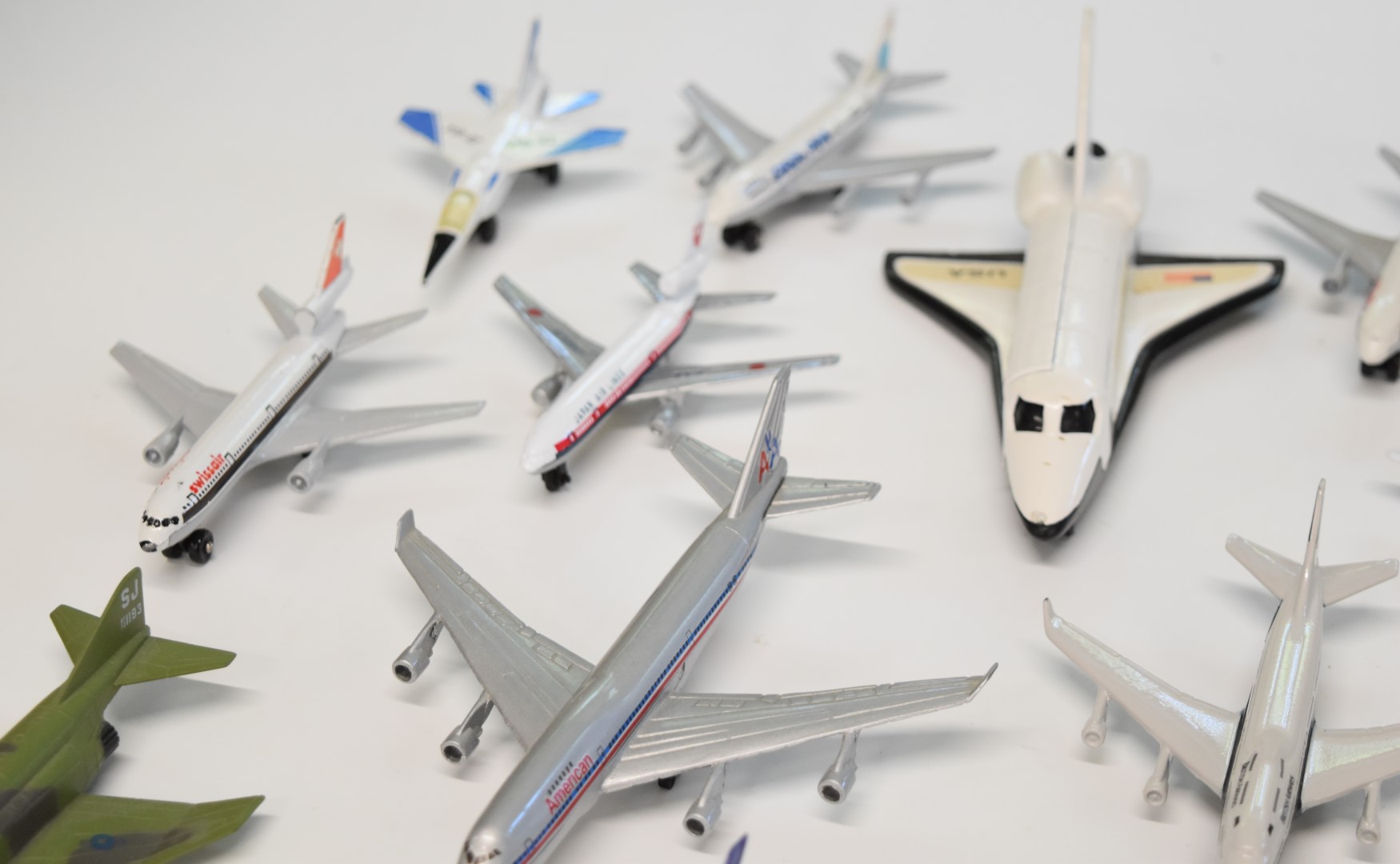 A collection of diecast and snap-fit model aircraft to include Matchbox, Corgi, Etrl etc - Image 8 of 10