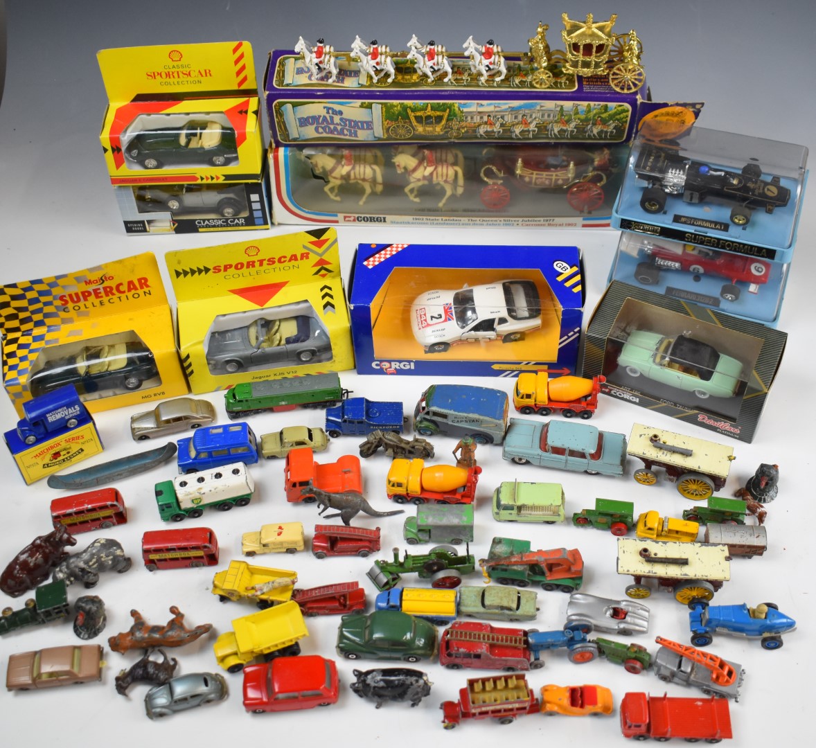 A collection of loose and boxed diecast model cars including Corgi, Dinky, Lesney Matchbox and - Image 2 of 7