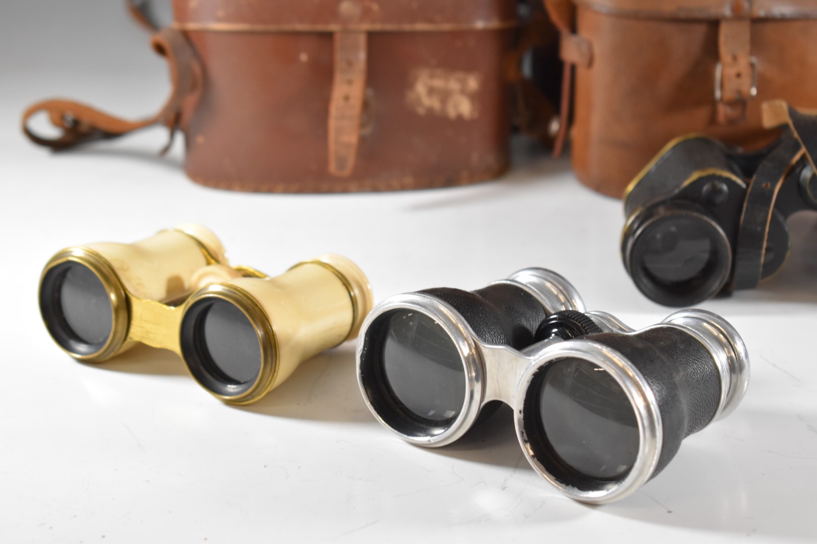 Eight various pairs of binoculars to include Swift 8.5 x 44, Dollond opera or horse glasses, bone - Image 9 of 11
