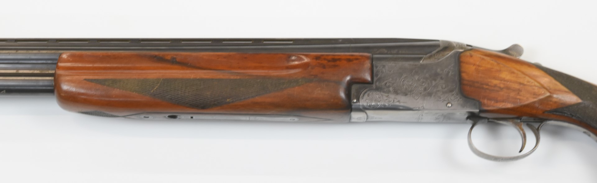 Winchester 101 12 bore over and under ejector shotgun with engraved lock, trigger guard, thumb - Image 9 of 10